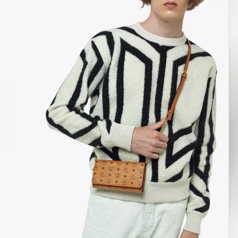 MMCM Aren Crossbody Wallet in Visetos unisex